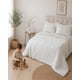 thumbnail image 3 of Cubrecama Sherpa Jacquard Deluxe Super King Diseño Relieve, 3 of 6