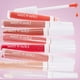 thumbnail image 2 of Brillo de labios wet n wild MegaSlicks Ultra-Brillante My Cherry Amour, 2 of 3