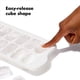 thumbnail image 5 of Bandeja para Cubitos de Hielo OXO Good Grips Paquete de 2 Blanca, 5 of 9