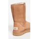 thumbnail image 5 of Bota UGG Classic Short II para mujer, color castaño, talla 08, 5 of 6