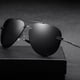 thumbnail image 5 of Gafas de sol Polaroid Vintage con revestimiento impermeable UV400 para hombre con estuche para conducir, 5 of 8