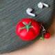 thumbnail image 3 of Funda ZURCAS 3D Huevo Tomate con Llavero para AirPods 4, 3 of 7