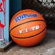 thumbnail image 4 of Juego de baloncesto WILSON Evolution Indoor Game USA, talla 6 (28,5 cm), 4 of 5