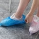 thumbnail image 4 of Cubrezapatos desechables, paquete de 100 (50 pares), talla única, resistentes, antideslizantes e impermeables. Ideales para construcción, oficinas y protección de alfombras y pisos de interior., 4 of 8