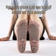 thumbnail image 3 of Calcetines de yoga gruesos profesionales para mujer con agarres y correas antideslizantes, ideales para pilates, ballet, danza y entrenamiento descalzo., 3 of 6