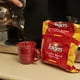 thumbnail image 2 of Café molido Folgers Classic Roast tostado medio 1 kg en sobres filtro, 2 of 3