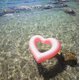 thumbnail image 3 of Anillo inflable para piscina Swimline con forma de corazón metálico, 127 x 114 x 28 cm, 3 of 9