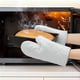 thumbnail image 4 of Guantes de Horno Suaves, Guantes de Cocina Resistentes al Calor, Forro de Algodón Grueso, Agarre para Hornear, Asar a la Parrilla, Juego de Manoplas de Cocina de 2 Plata 10.6x6.7 pulgadas, 4 of 6