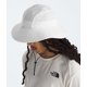 thumbnail image 2 of Sombrero Brimmer Horizon Breeze de The North Face – Blanco TNF – Talla S, 2 of 3