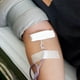 thumbnail image 3 of Pack 8 Vendas Adhesiva Quirurgica Transpirable 2 5cmx5m Lau, 3 of 3