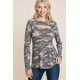 thumbnail image 1 of Top Básico Casual de Manga Larga con Escote Recortado y Estampado de Camuflaje Militar, 1 of 6