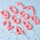 thumbnail image 5 of Vela CAKE CODE 7 cm Rosa Dorado Número 15 – Pack de 2, 5 of 6