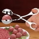 thumbnail image 2 of Pinzas para hacer albóndigas, 2 unidades de acero inoxidable, para hacer bolas de masa de arroz, helados, pasteles y melones, ideal para utensilios de cocina, con tamaños de bola de 3,5 cm y 4,5 cm., 2 of 7