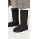 thumbnail image 3 of Bota UGG Classic Tall II para mujer, color negro, talla 08, 3 of 5
