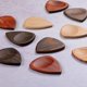 thumbnail image 4 of Púas para guitarra Yeshone, madera exótica, madera de sándalo rojo africano, 10 unidades, 4 of 6