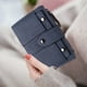thumbnail image 3 of Cartera pequeña de piel suave para mujer con bloqueo RFID y tarjetero., 3 of 5