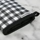 thumbnail image 3 of Juego de 2 guantes de cocina KitchenAid Gingham Onyx, algodón negro, 3 of 3