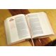 thumbnail image 4 of Biblia HarperCollins Diario The Word para Mujeres (Marrón/Rosa), 4 of 8