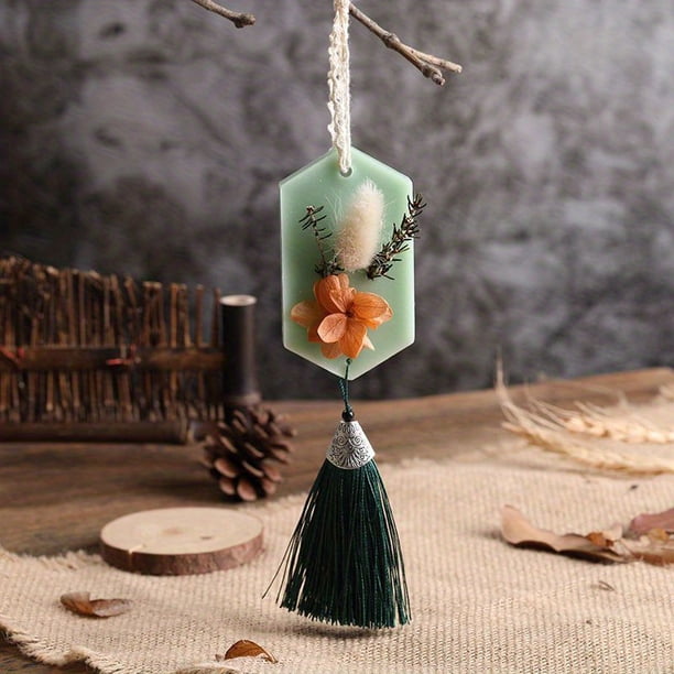 Aromatherapy Car Pendant - Tassel Wax Tablet with Immortal Flower Fragrance & Essential Oil Soybean Wax