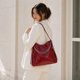 thumbnail image 3 of CARTERA ELEGANCE ROJO CON DETALLE DE CADENAS 39X24X9 CM, 3 of 3