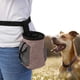 thumbnail image 3 of Bolsa para premios para perros, ideal para entrenar perros pequeños y grandes, ideal para transportar juguetes, croquetas y premios, con dispensador de bolsas para excrementos integrado., 3 of 8
