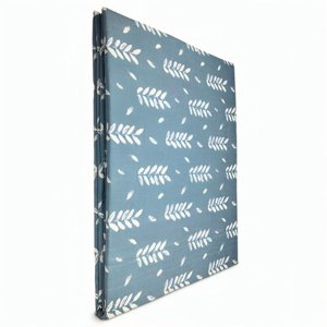 Mantel Rectangular Amelie Estampado / Celeste Hojas Blancas – Doral