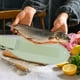 thumbnail image 2 of Tabla de cortar de plástico antideslizante para pescado, bloque de cortar con clip, herramienta de cocina, color verde claro, 2 of 6