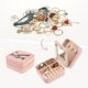 thumbnail image 2 of Caja de accesorios de viaje REGALWOVEN con espejo, mini organizador de accesorios portátil de cuero PU, estante de almacenamiento rosa K, 2 of 7
