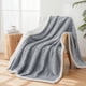 thumbnail image 4 of Manta polar Sherpa Gracelife, 150 x 200 cm, gris y azul, 4 of 9