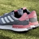 thumbnail image 4 of Zapatos de golf adidas S2G Spikeless 24 para hombre gris/blanco/rojo 11, 4 of 5