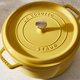 thumbnail image 4 of Olla Holandesa STAUB de 4 cuartos Redonda en color Citron, 4 of 9