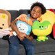 thumbnail image 4 of Peluche Ami Amis Jumbo Pickle, tejido a ganchillo, 25 cm de altura, 4 of 5