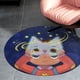 thumbnail image 4 of Wolfboy y la Fábrica de Todo Alfombra Redonda de Felpa Coral, Antideslizante, No Desprende Pelusas, Lavable y Duradera para Salón, Dormitorio y Habitación de Niños 60cm, 4 of 6