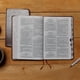 thumbnail image 4 of Biblia Sagrada HarperCollins KJV de Letra Grande, Tapa Negra, 4 of 9