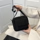 thumbnail image 4 of Bolso bandolera de lana de cordero, nuevo estilo 2023, color liso, bandolera diagonal de un solo hombro, moderno bolso cuadrado pequeño., 4 of 6