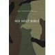 thumbnail image 1 of Biblia HarperCollins Compacta con diseño de camuflaje forestal, 1 of 7