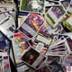 thumbnail image 3 of Caja de Refuerzo del Juego de Cartas Coleccionables One Piece con 100 Cartas + 7 Cartas Holográficas, 3 of 9