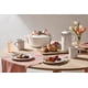 thumbnail image 3 of Juego de 4 tazas Le Creuset de gres, 400 ml, color blanco, 3 of 4