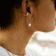 thumbnail image 4 of Pendientes de aro Hey Harper de acero inoxidable con recubrimiento PVD dorado de 14k, 4 of 9
