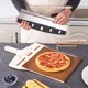 thumbnail image 2 of Pala para Pizza Deslizante Leozzo de Madera 12" con Cortador y Paño, 2 of 9
