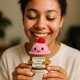 thumbnail image 4 of Muñeca de ganchillo hecha a mano con forma de cupcake positiva, regalo de amistad, 4 of 7
