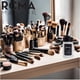 thumbnail image 4 of Polvo fijador RCMA No-Color Powder para maquillaje profesional, 90 ml, 4 of 5