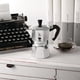 thumbnail image 2 of Cafetera de café espresso Bialetti Moka Express 670 ml plateada, 2 of 4