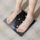 thumbnail image 5 of Báscula de peso OBRVNASE 26x26 cm negro/blanco con estrellas y LCD, 5 of 5
