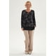 thumbnail image 4 of Polera Mujer Evasé Con Aplicación Negro, 4 of 4