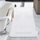 thumbnail image 1 of Alfombra de baño LOCHAS Luminosa antideslizante, 60 x 120 cm, color blanco, 1 of 3