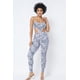 thumbnail image 3 of Top Corto con Estampado de Malla y Cuello Halter con Cadena de Plástico con Leggings a Juego, 3 of 5