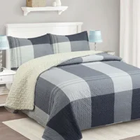 Casadeliacl - Cubrecama Quilt Sherpa 1.5 - Varios Modelos W.M G Beige Cuadros