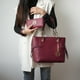 thumbnail image 2 of Bolso Tote con Cartera de Muñeca para Mujer, MKF Collection, Set de 2 Piezas en Cuero Vegano, Espacioso y Elegante - Blanco, 2 of 3