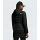 thumbnail image 2 of Chaqueta parka THE NORTH FACE ThermoBall Eco para mujer TNF, color negro, 2 of 3